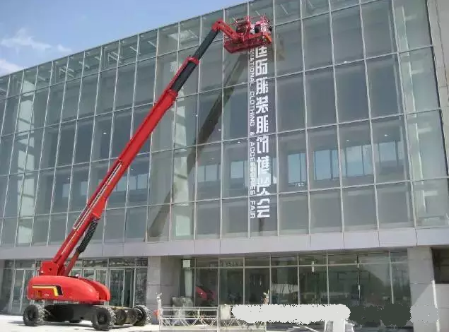 直臂式高空作业平台