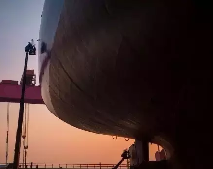直臂式高空作业平台