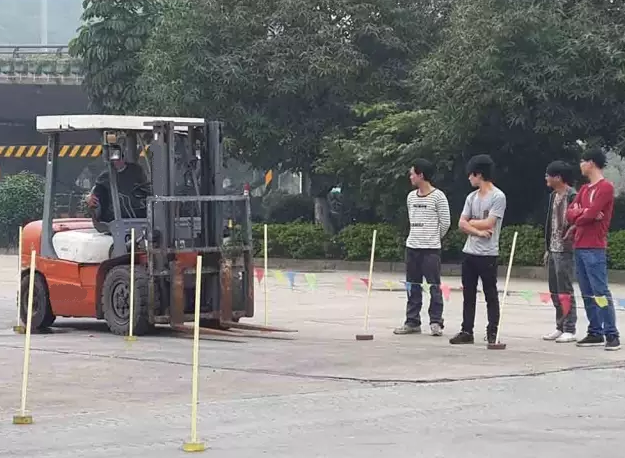 叉车