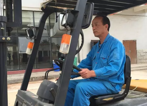 叉车