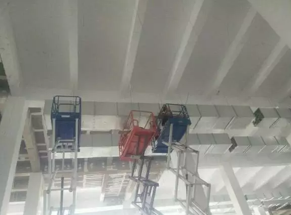 电动剪刀式升降平台